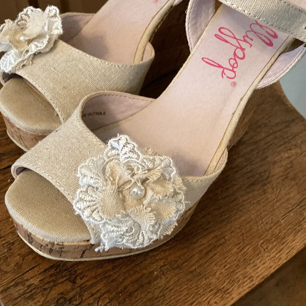 Jellypop Aston Wedge Sandals Like New!